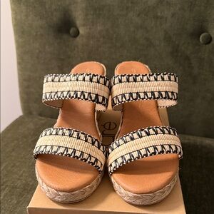 Andre Assous Nolita Raffia Black and Beige Wedge Espadrille Sandals - Size 9